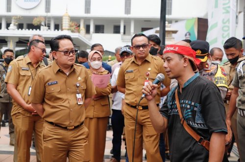Harga Terlalu Murah, Operasi Pasar Telur dan Daging Ayam Broiler di Jatim Diprotes Peternak!