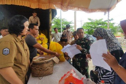 600 Paket Sembako Disalurkan untuk Warga  Pada Operasi Pasar di Kelurahan Tanjung Pinang Palangkaraya, 