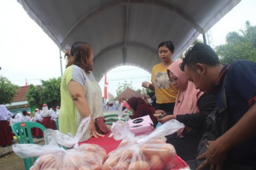 Disdagrin Jombang Gelar Operasi Pasar, Kendalikan Kenaikan Harga Bahan Pokok