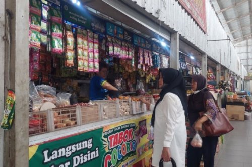 Warga Antusias Datangi Operasi Pasar di Kabupaten Madiun