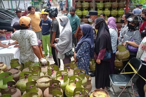 Operasi Pasar Elpiji di Palangkaraya Ludes Terjual Hanya 3 Jam